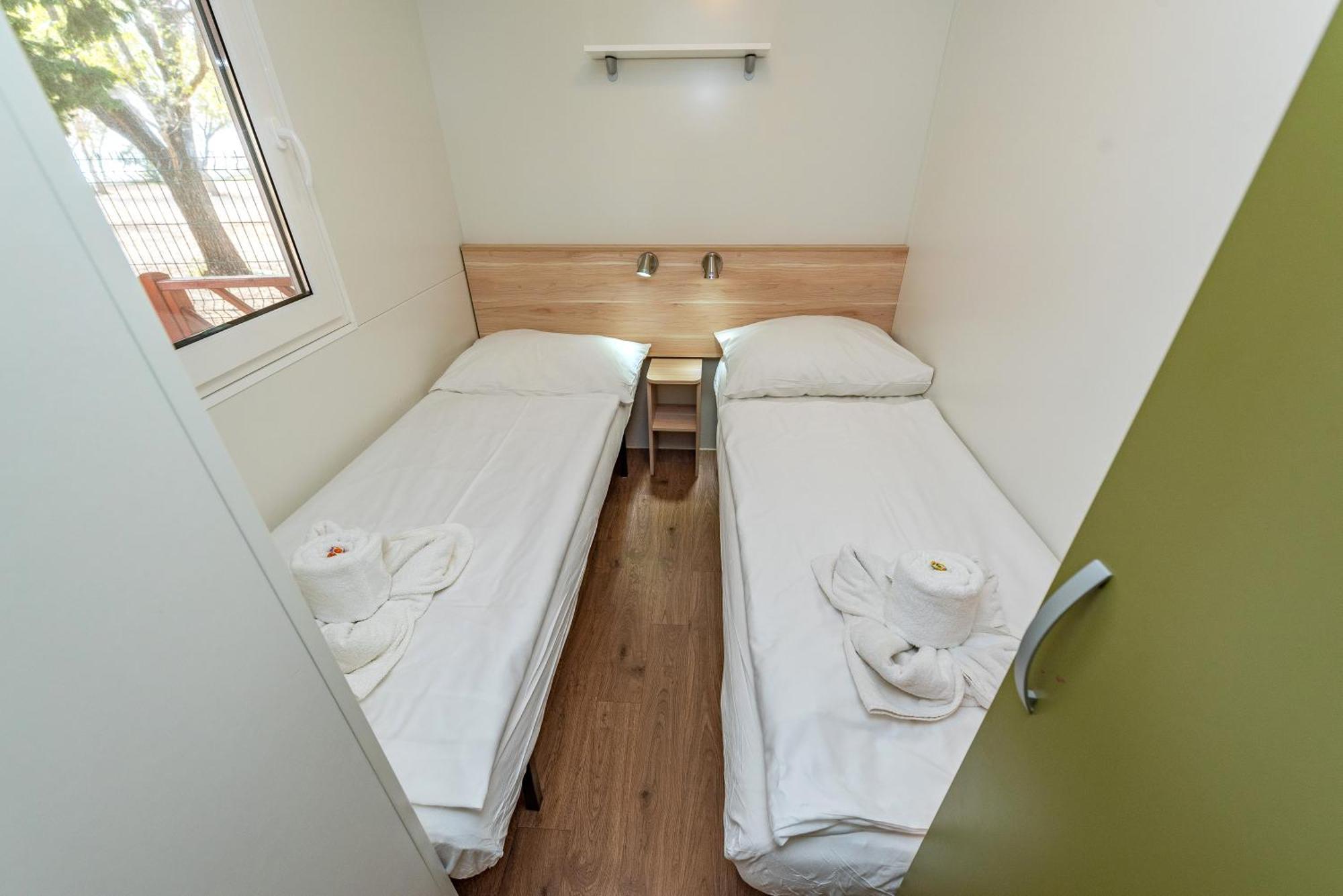 Camping Paklenica Starigrad Paklenica Rom bilde