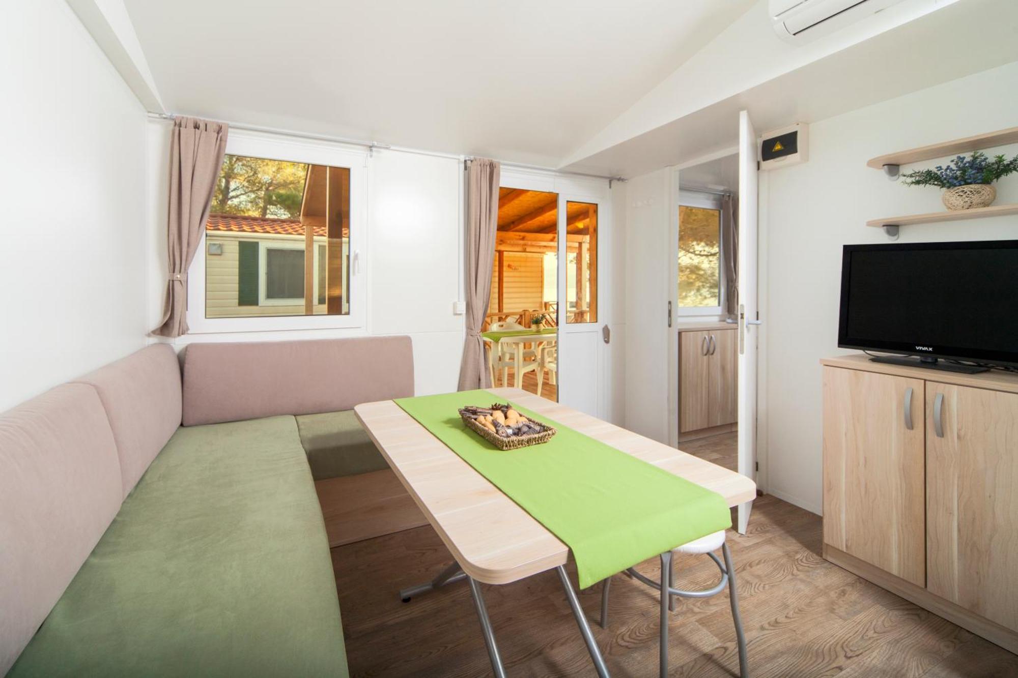 Camping Paklenica Starigrad Paklenica Rom bilde