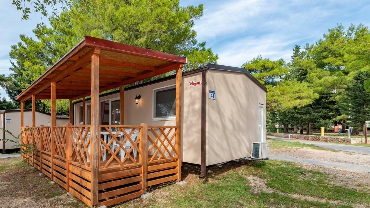 Camping Paklenica Starigrad Paklenica Rom bilde